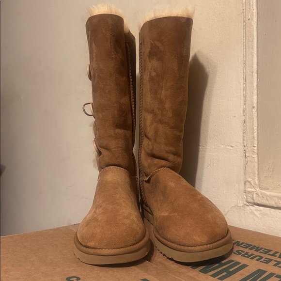 UGG Bailey Button - Picture 6 of 7